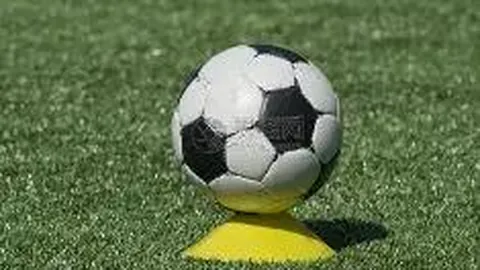 黄晓明婚变传闻不攻自破，地铁出行展现亲民形象